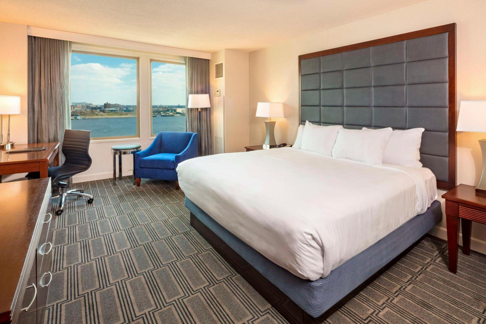 Hilton Philadelphia At Penn'S Landing Hotel Bagian luar foto