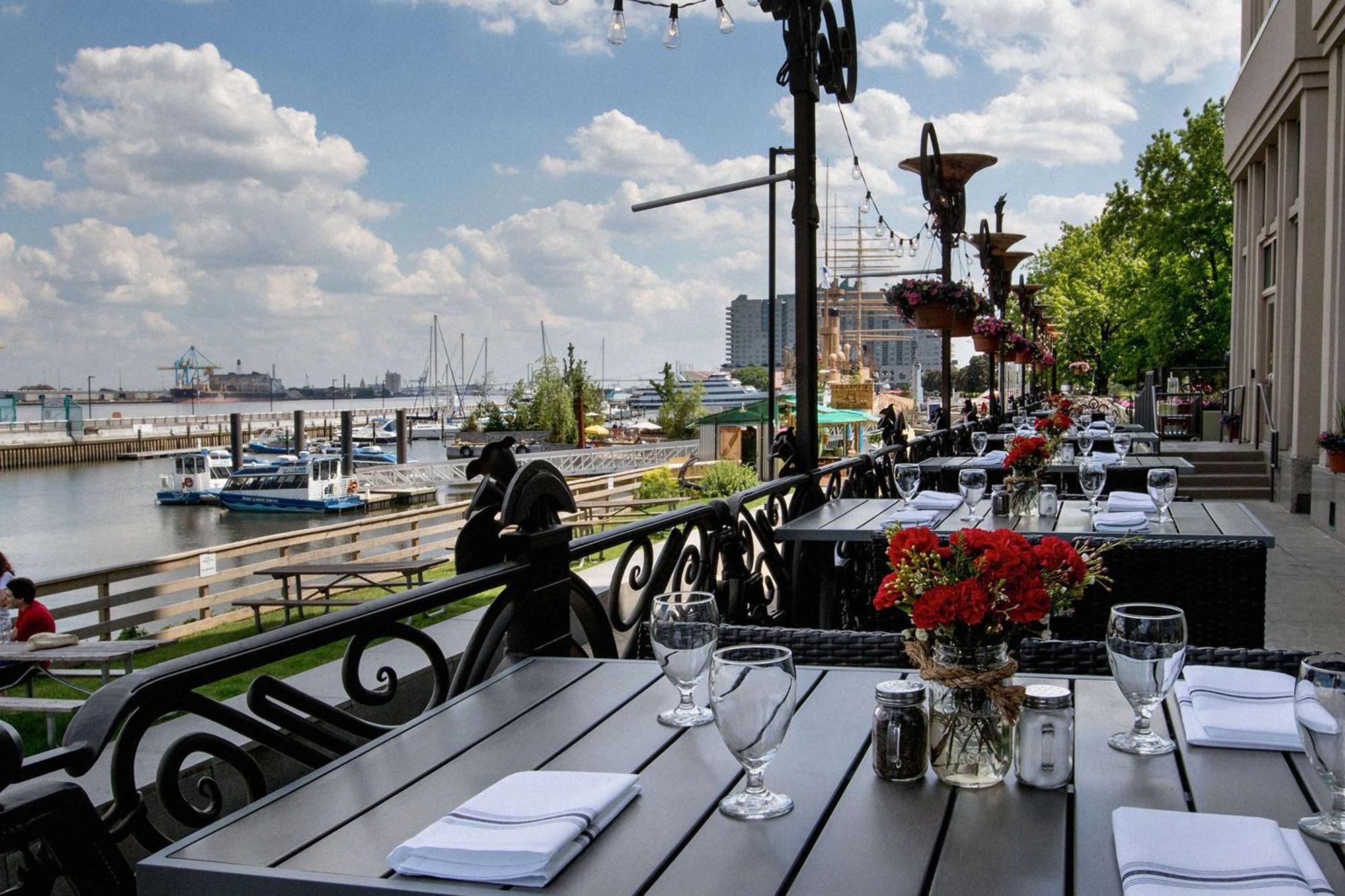 Hilton Philadelphia At Penn'S Landing Hotel Bagian luar foto