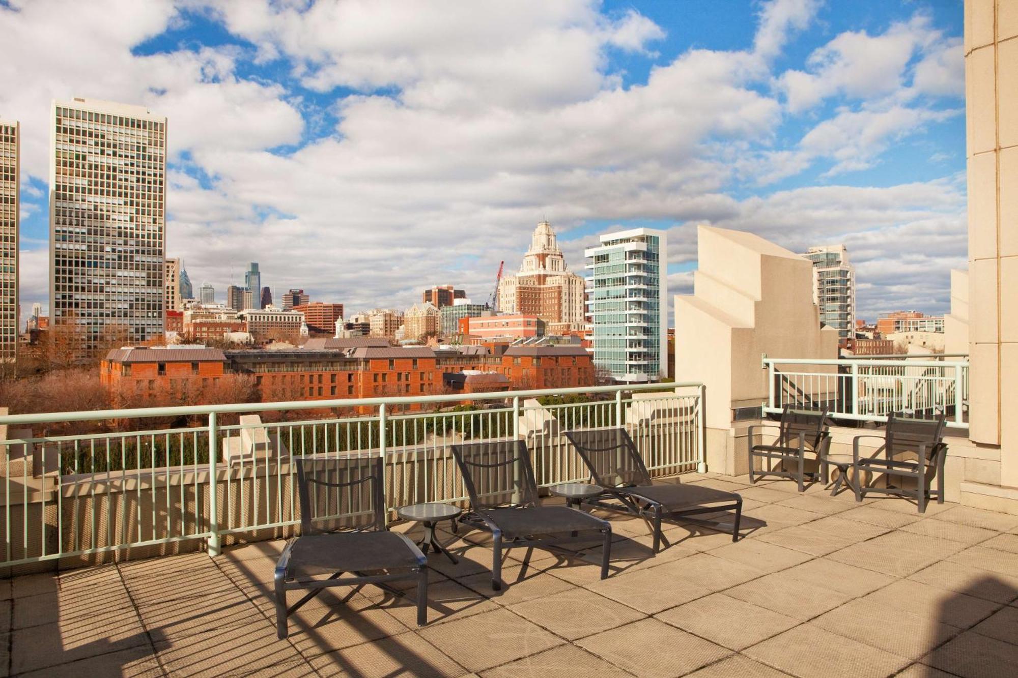 Hilton Philadelphia At Penn'S Landing Hotel Bagian luar foto