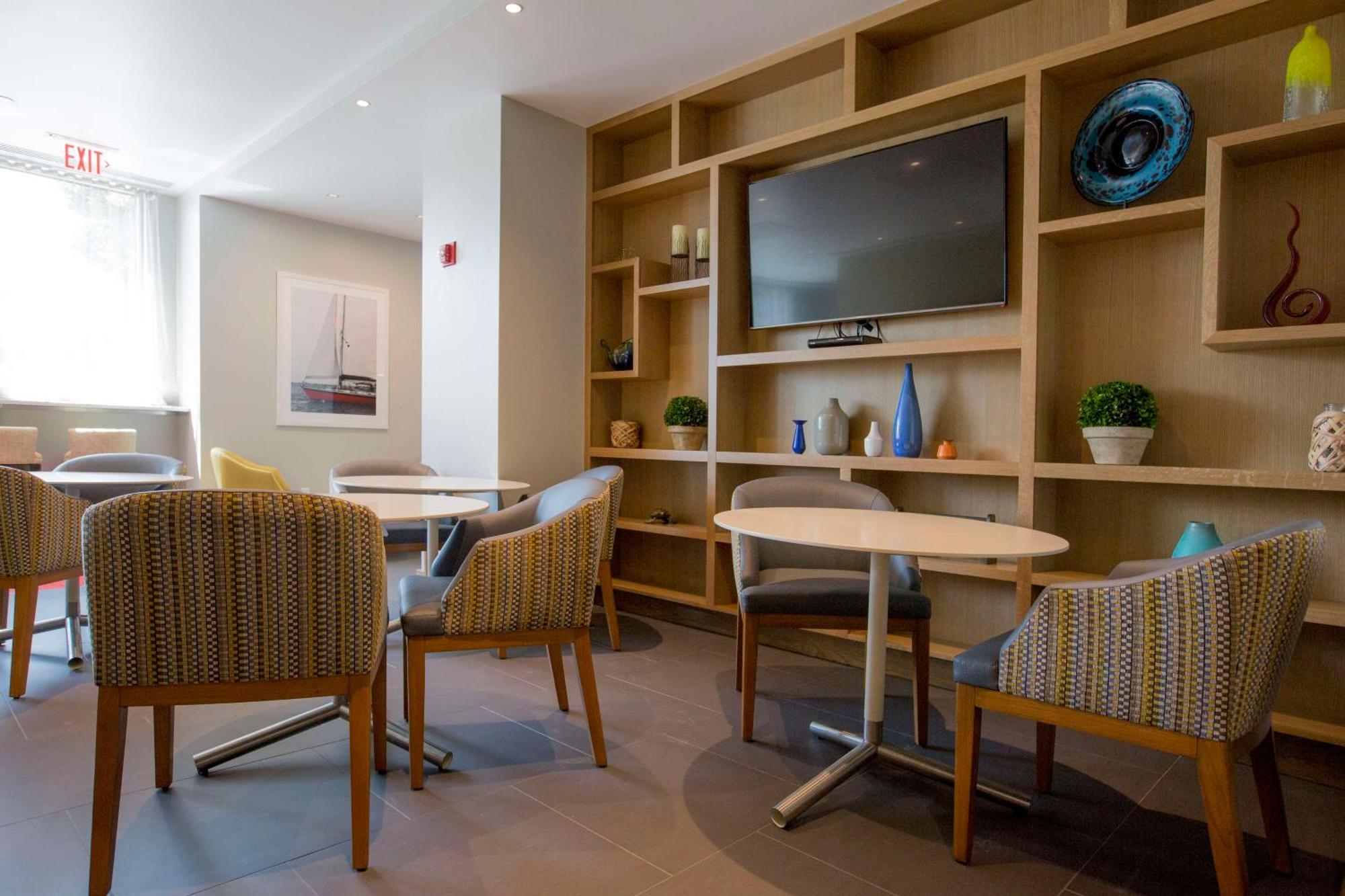 Hilton Philadelphia At Penn'S Landing Hotel Bagian luar foto