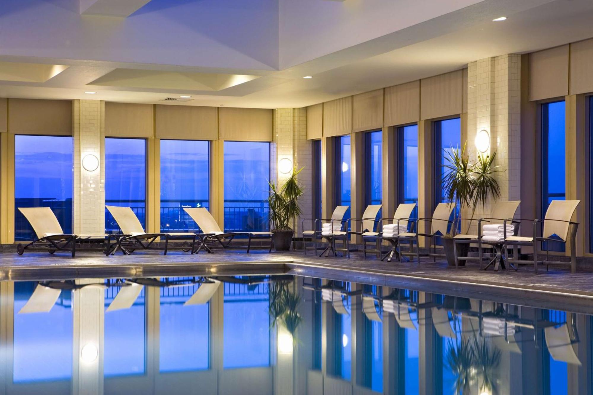 Hilton Philadelphia At Penn'S Landing Hotel Bagian luar foto
